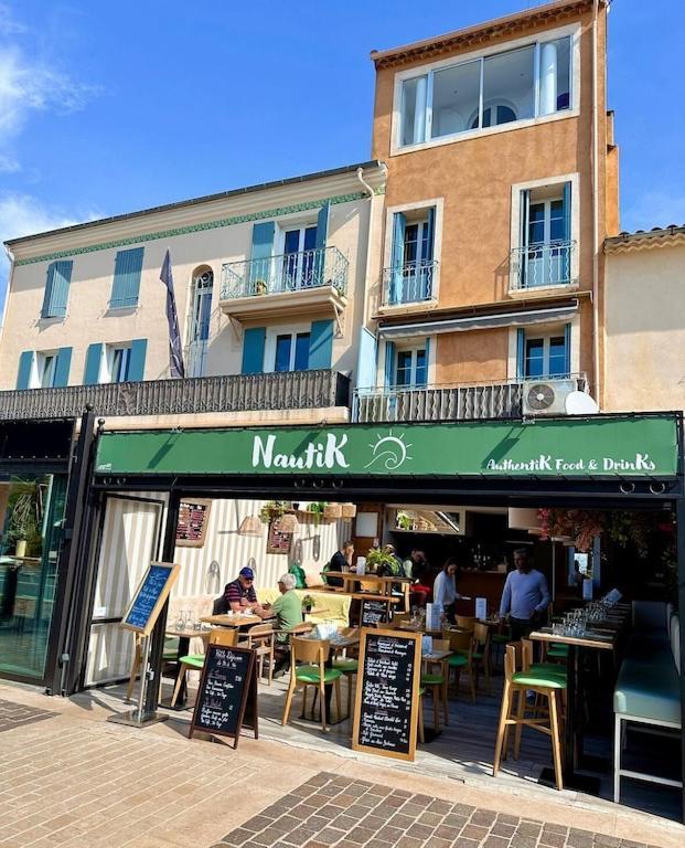 Maison De Village Renovee Avec Vue Mer Exceptionnelle サント・マキシム エクステリア 写真