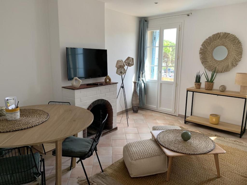 Maison De Village Renovee Avec Vue Mer Exceptionnelle サント・マキシム エクステリア 写真